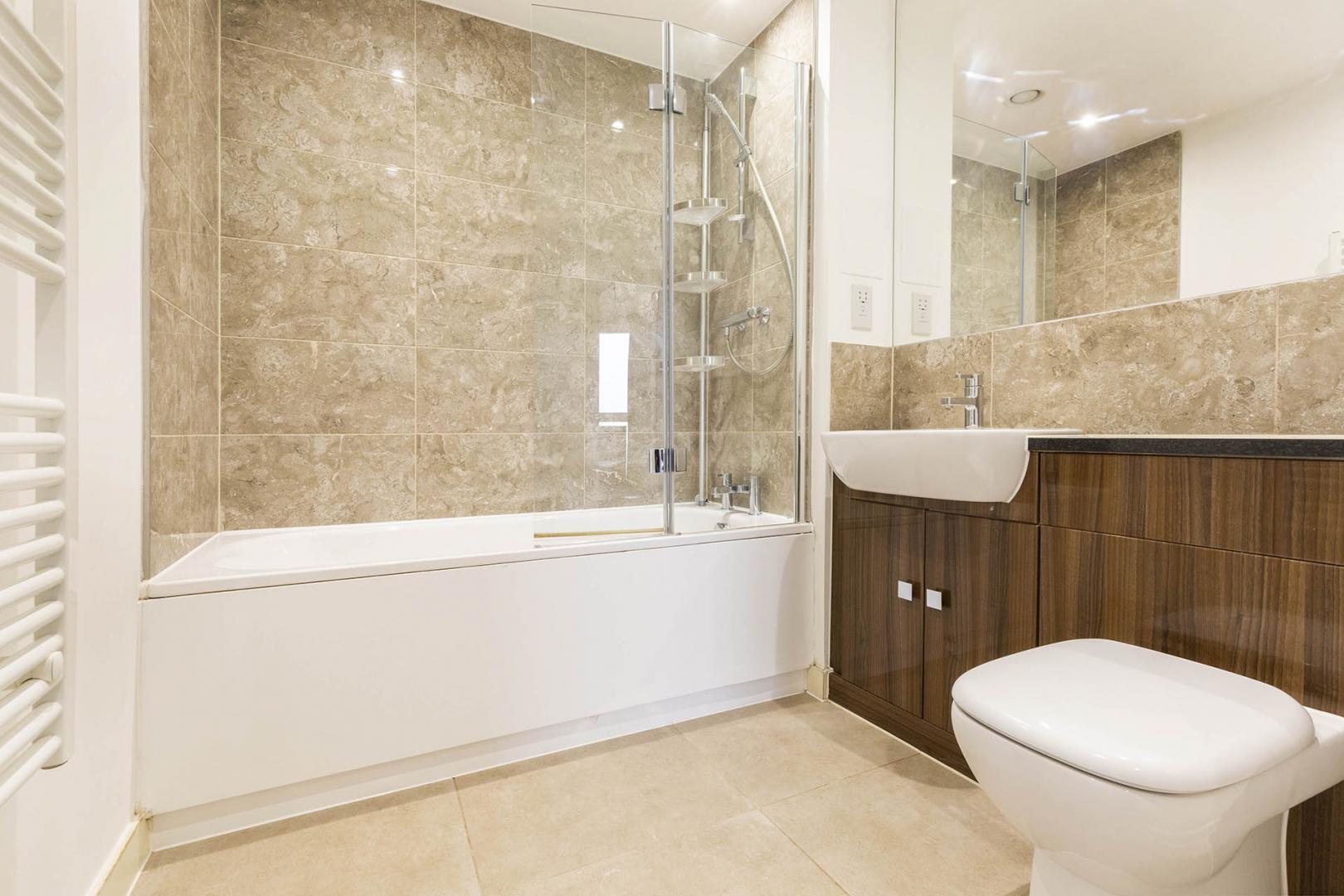 Modern Apartment in a Stunning Development Hendon Waterside, Hendon 